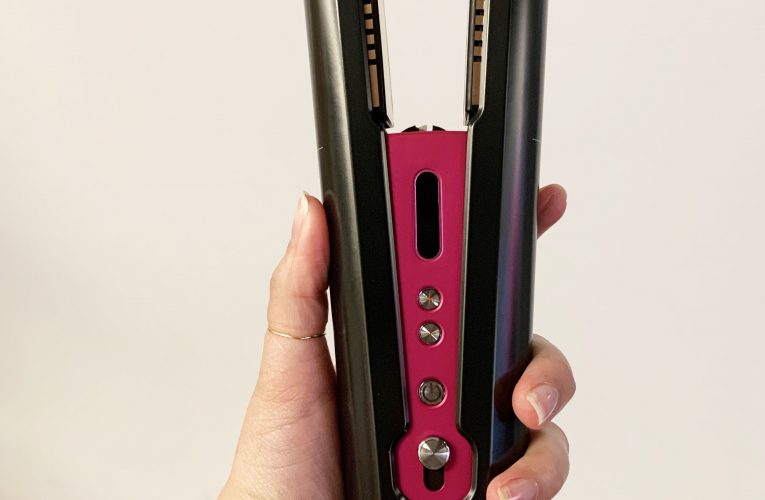 What are the things to consider while purchasing a hair straightener?